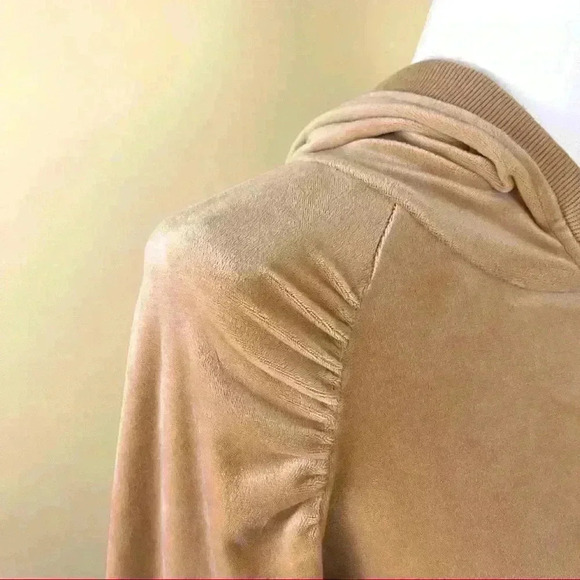 Jane and Delancey Tan Velvet Rouged Shoulder Long Sleeve Hoodie Size M - Picture 5 of 12